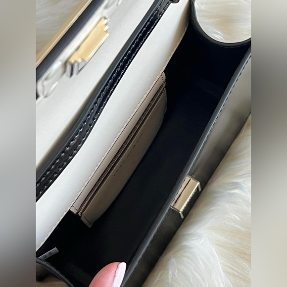 💰SOLD - 148865 - Tory Burch T Monogram Bon Bon Spazzolato Mini Top-handle Bag - Picture 9 of 13